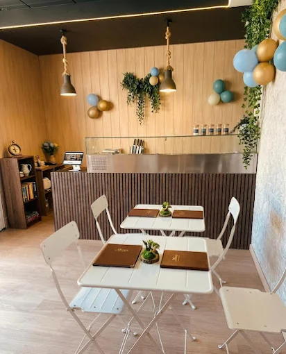 EMBOLIC Sushi Club — interior con TPV y menú digital en Barcelona